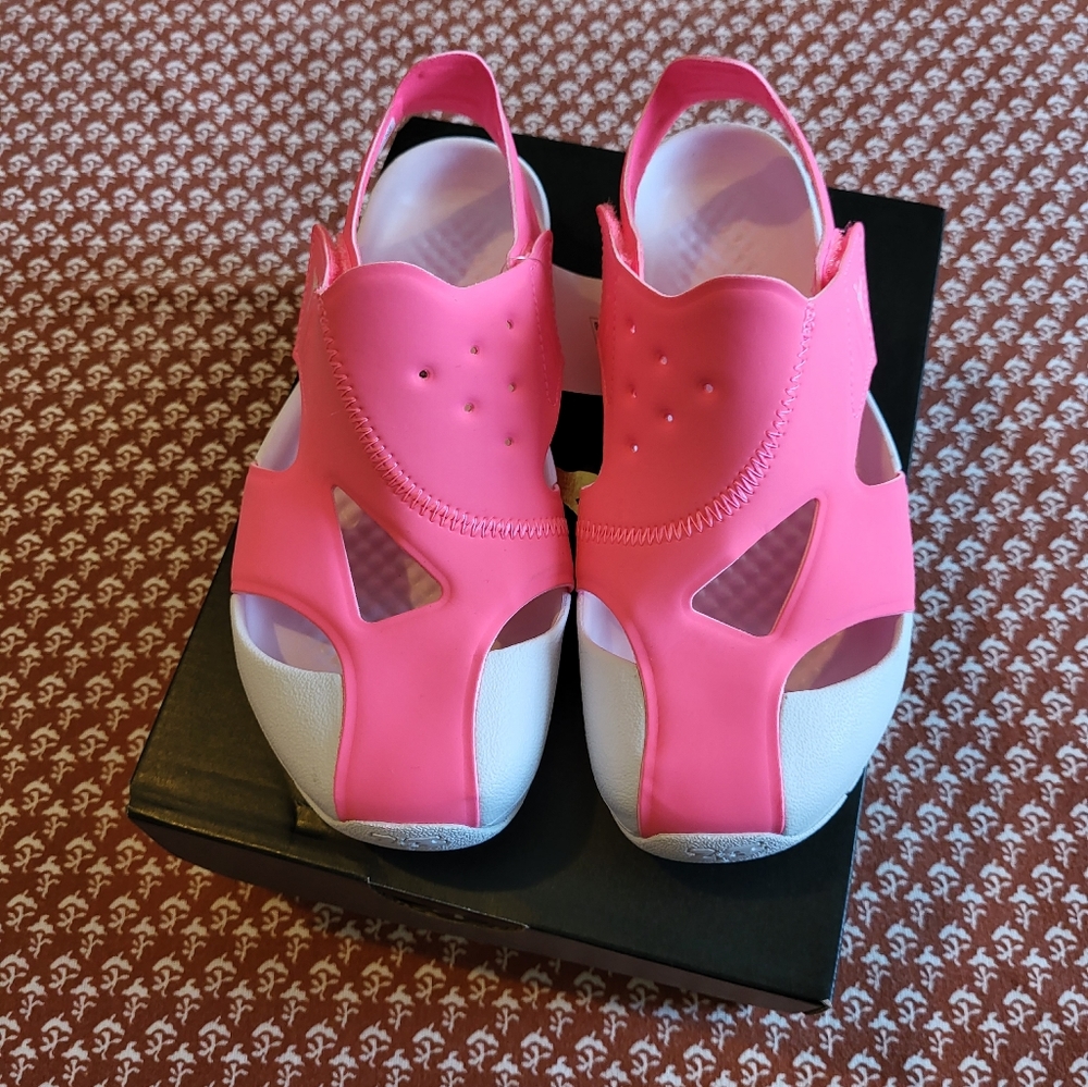 Nwt nike sandals